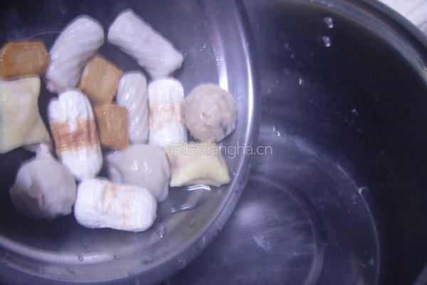 鱼丸菌类海鲜汤的做法图解2
