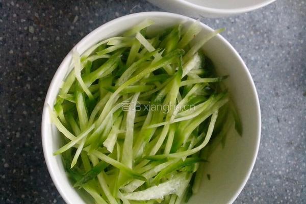 萝卜丝鸡汤面的做法图解2