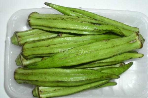 秋葵炒肉的做法图解1