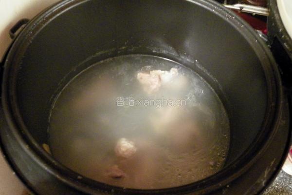 冬菇瘦肉木耳汤的做法图解3