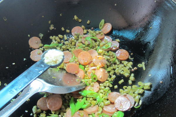 咸豆角炒肉花肠的做法图解8