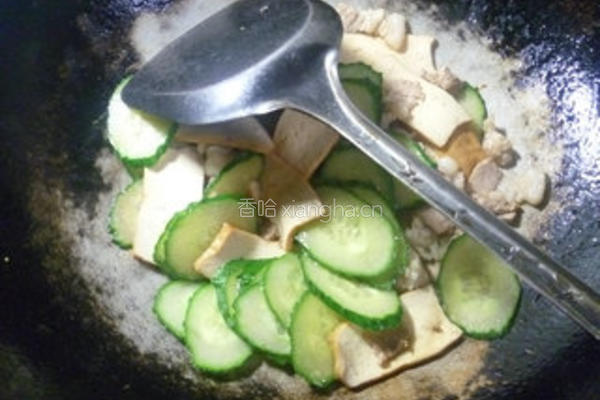 香干五花肉炒青瓜的做法图解12