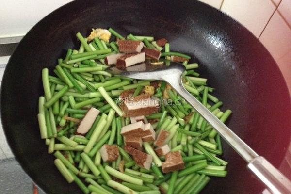 蒜苔炒香干的做法图解5