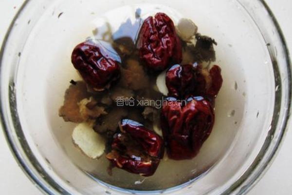 川芎白芷鱼头汤的做法图解2