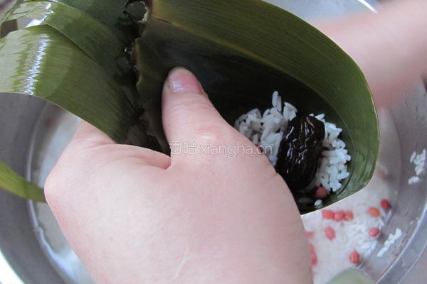 红豆蜜枣粽的做法图解4