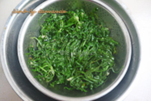 荠菜拌香干的做法图解2