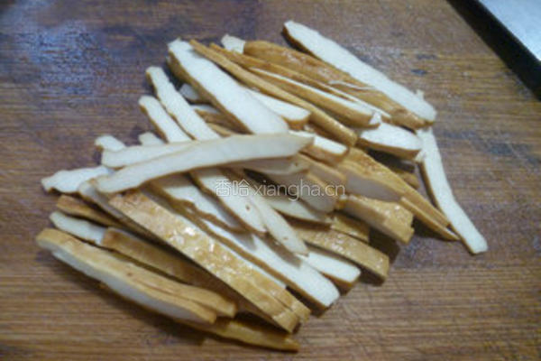 里脊肉香干炒双椒的做法图解3