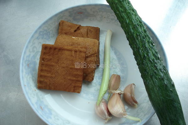 香干拌黄瓜的做法图解1