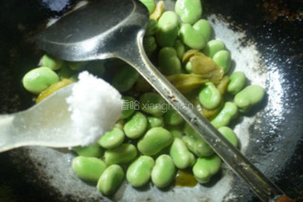 榨菜炒蚕豆的做法图解9