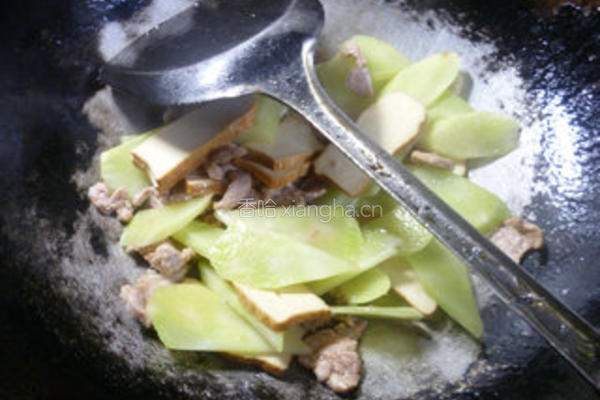 香干里脊肉炒莴笋的做法图解8