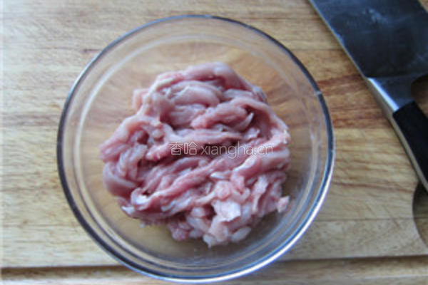 榨菜炒肉丝的做法图解3