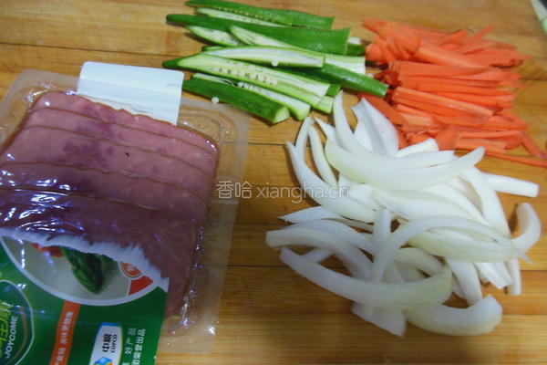 香煎秋葵火腿卷的做法图解1