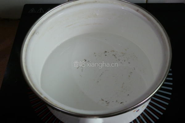 冰糖雪梨汁的做法图解1