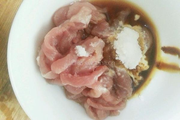 毛豆香干青椒肉丝的做法图解2