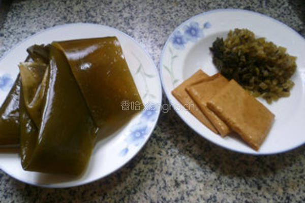 咸菜香干炒海带的做法图解1
