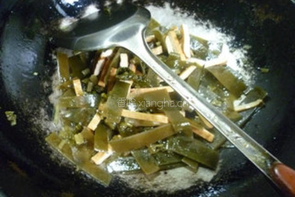 咸菜香干炒海带的做法图解6