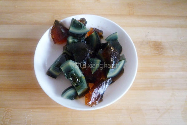 皮蛋豆腐的做法图解5