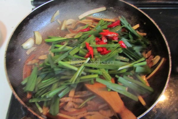韭菜香干炒肉丝的做法图解7