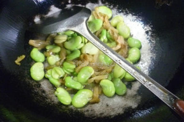 榨菜丝炒蚕豆的做法图解6