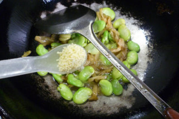 榨菜丝炒蚕豆的做法图解8