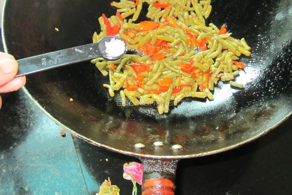剁椒酸豆角的做法图解7