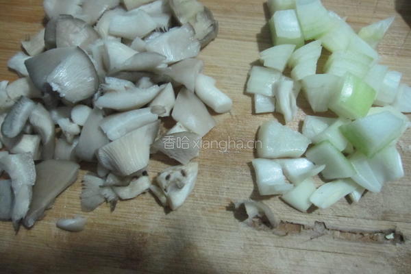 土豆鸡肉蘑菇焖饭的做法图解3