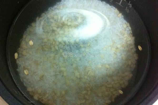 红薯麦片粥的做法图解2