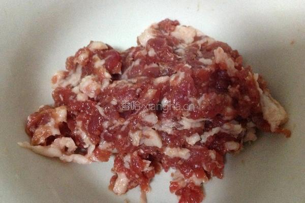 杂粮肉窝头的做法图解1