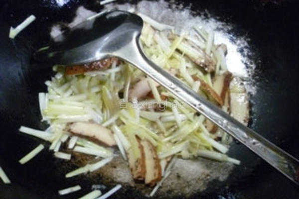 韭菜芽炒香干的做法图解6