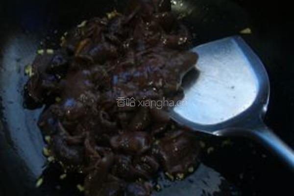 清炒红乳牛肝菌的做法图解4