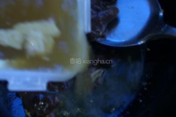 清炒红乳牛肝菌的做法图解5