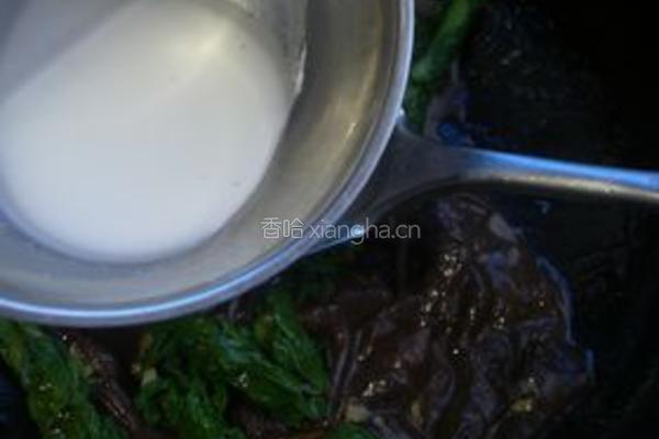 清炒红乳牛肝菌的做法图解8