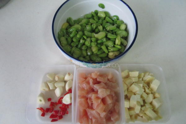 鸡肉豆米笋丁的做法图解1