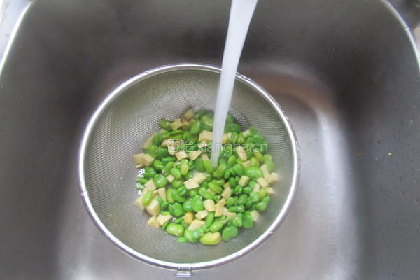 鸡肉豆米笋丁的做法图解4