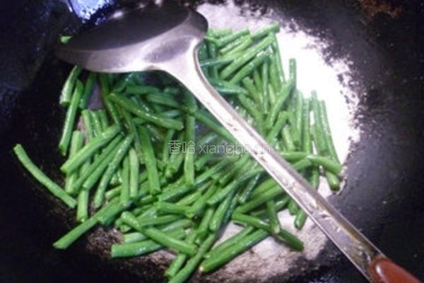 榨菜火腿肠炒带豆的做法图解7