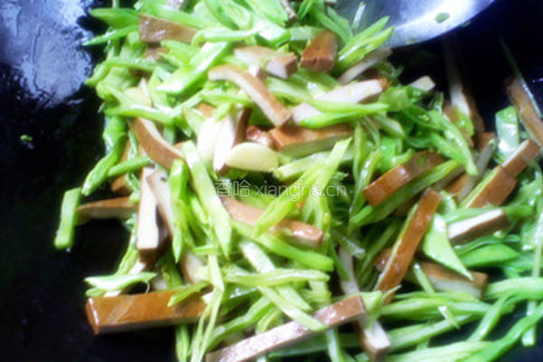 扁豆炒香干的做法图解5