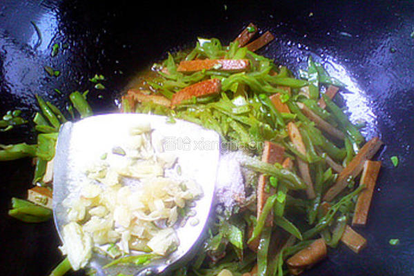 扁豆炒香干的做法图解7