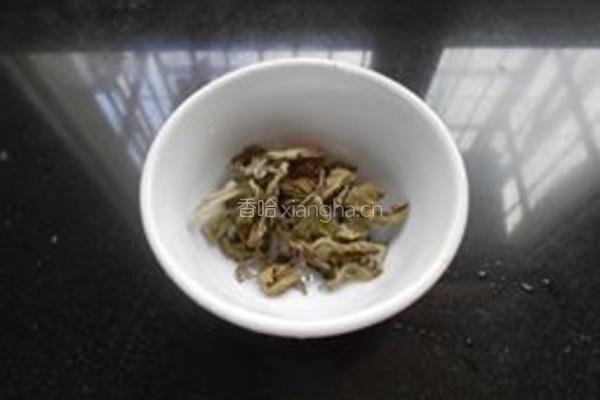 薄荷菊花茶的做法图解1