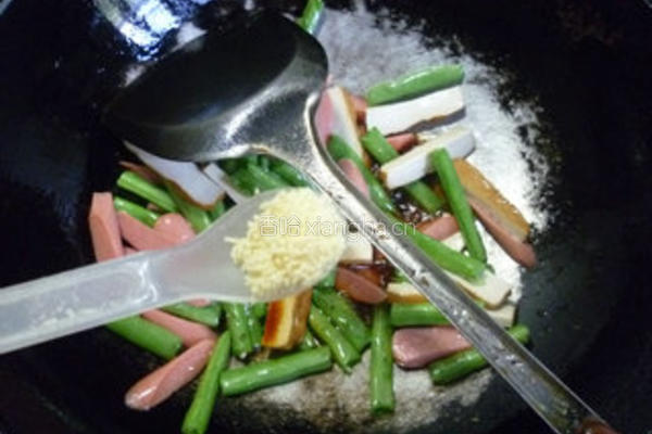 火腿肠香干炒梅豆的做法图解11