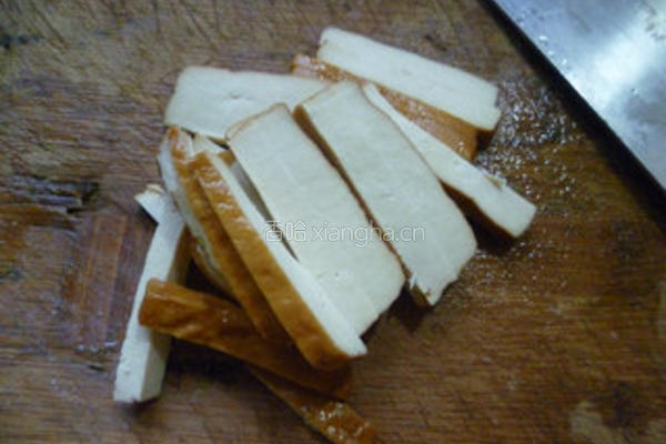 洋葱香干炒茭白的做法图解6