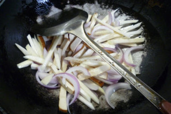 洋葱香干炒茭白的做法图解9
