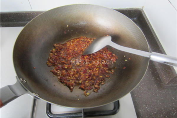 榨菜牛肉丁的做法图解2