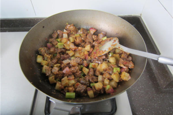 榨菜牛肉丁的做法图解8
