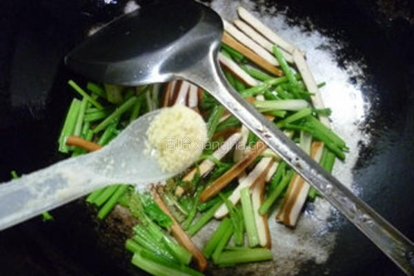 芹菜炒香干的做法图解8