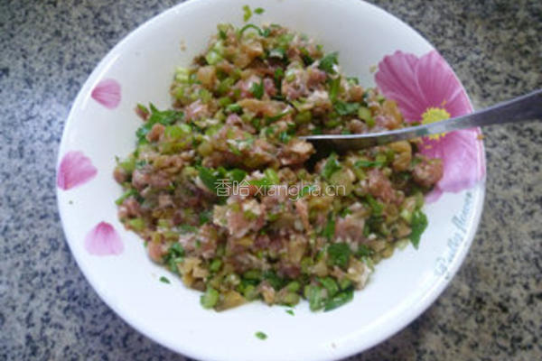 芹菜猪肉馅饺子的做法图解7