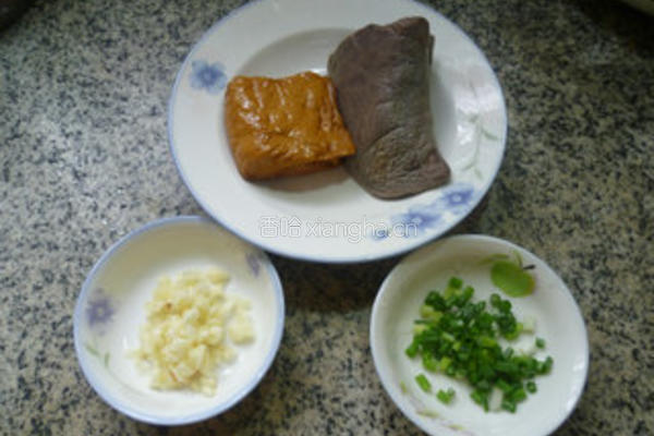 香干拌猪肺的做法图解1