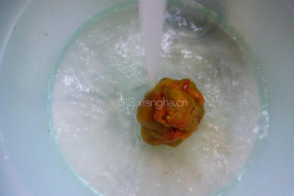 榨菜炒花生米的做法图解2