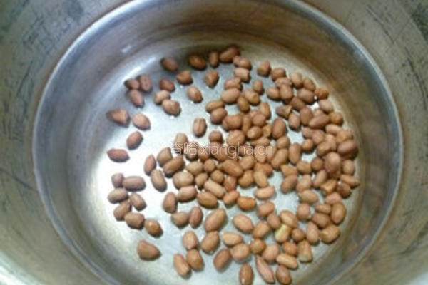 榨菜炒花生米的做法图解4