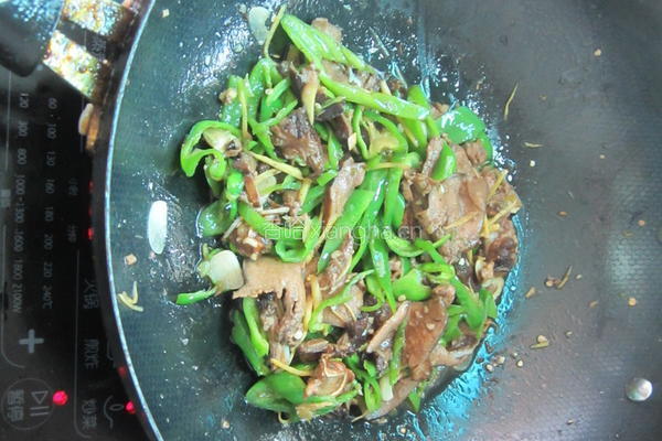 辣椒炒猪舌子的做法图解5