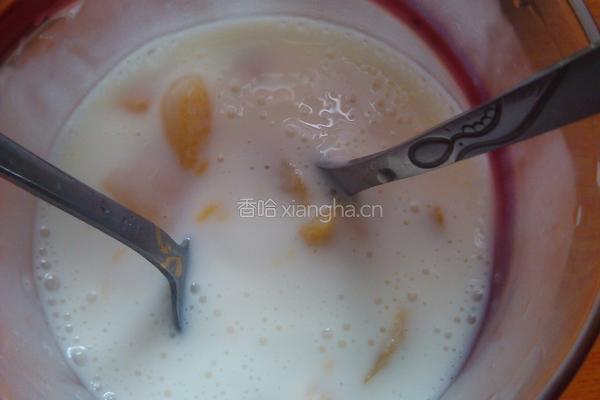 黄桃奶昔的做法图解4